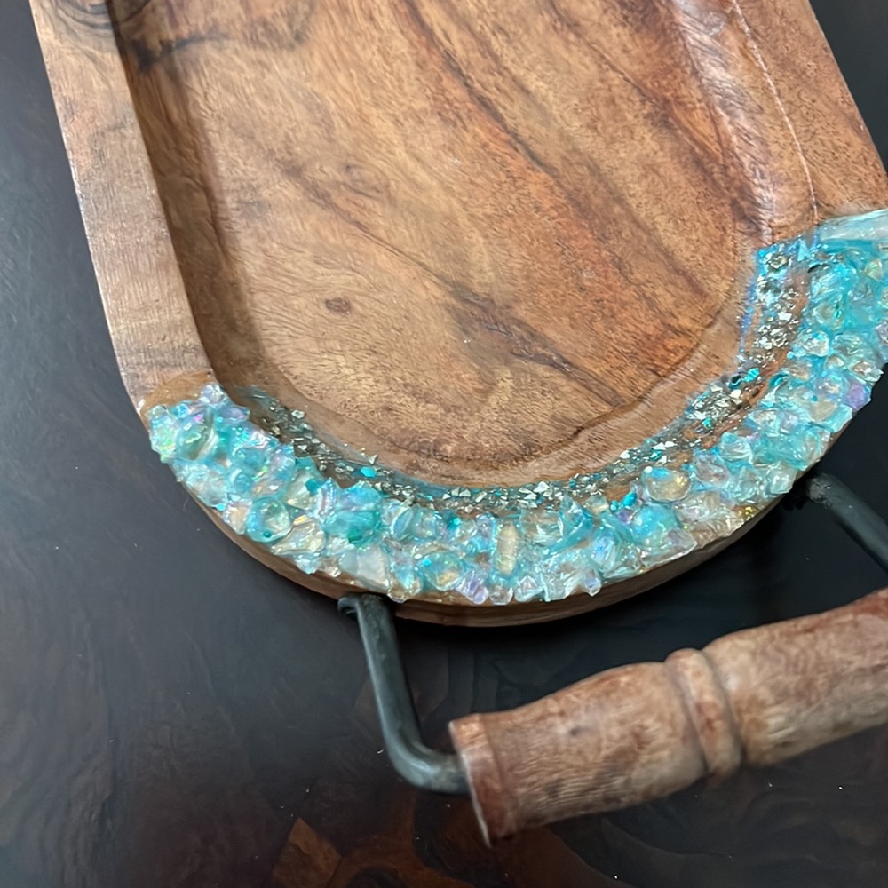 18” hand made resin work wooden tray - Picture 3 of 4